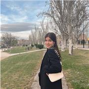 Soy muy entusiasta ano la música y cantar, soy cantante de ópera de forma no profesional pero llevo instruyéndome en canto desde hace tres años, he cursado bachillerato de letras y tengo muchísimas ganas de trabajar, además me encantan los niños